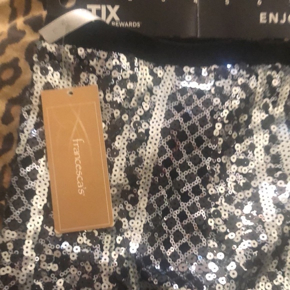 Francesca’s size large silver & black sequin mini skirt with stretch & side slit - Picture 8 of 14